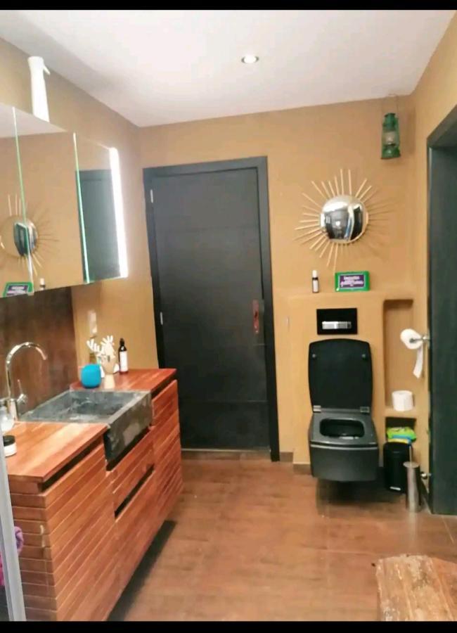 לייז' Gee Is Sharing Her Home מראה חיצוני תמונה