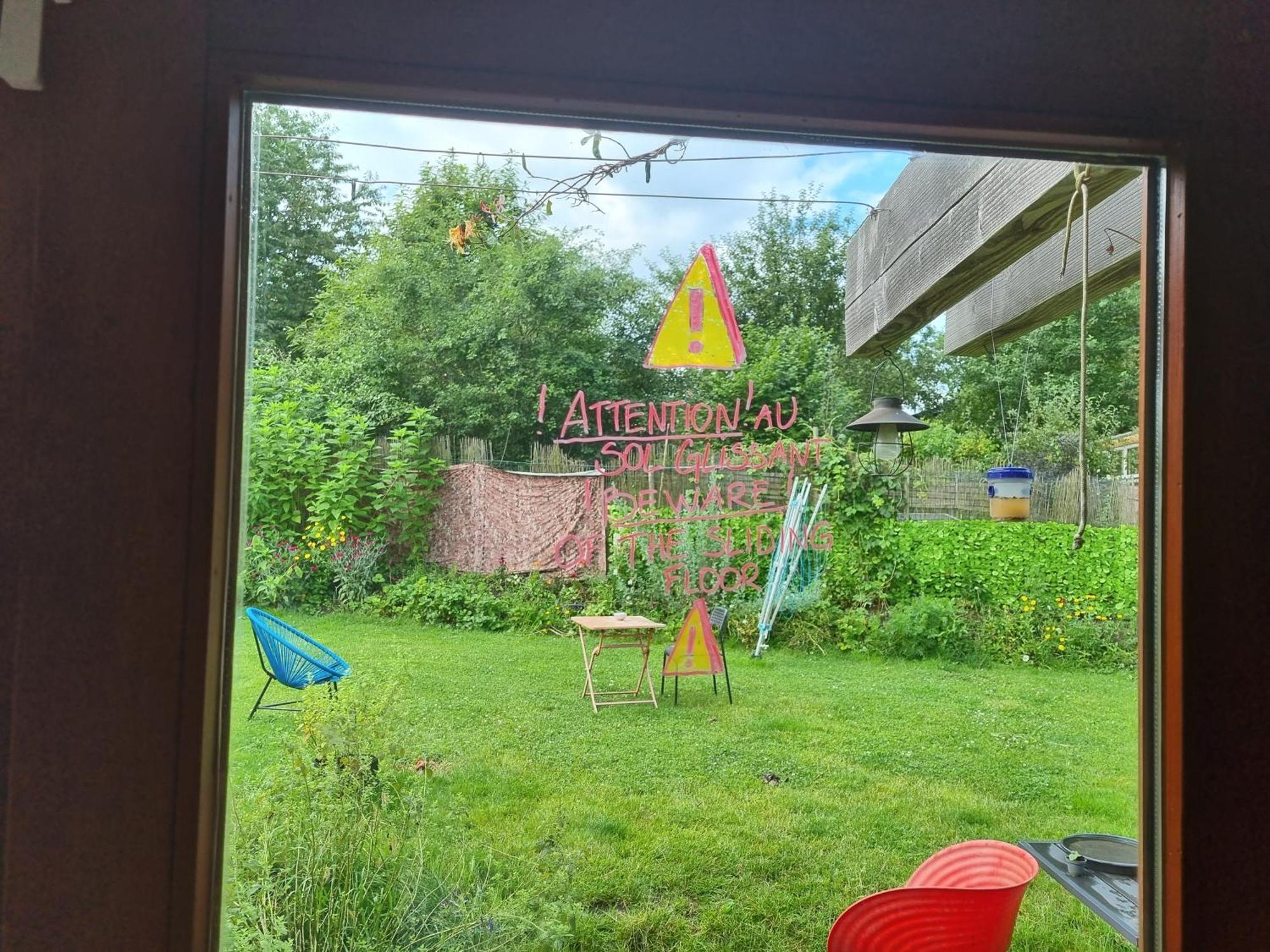 לייז' Gee Is Sharing Her Home מראה חיצוני תמונה